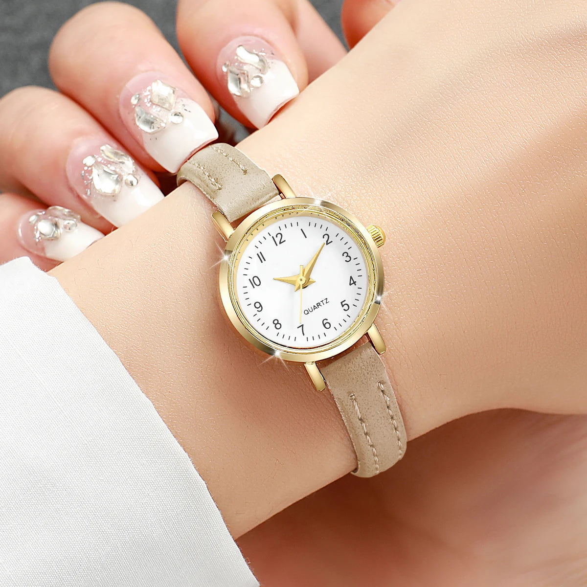 Relógio Feminino Minimalista Pulseira de Couro